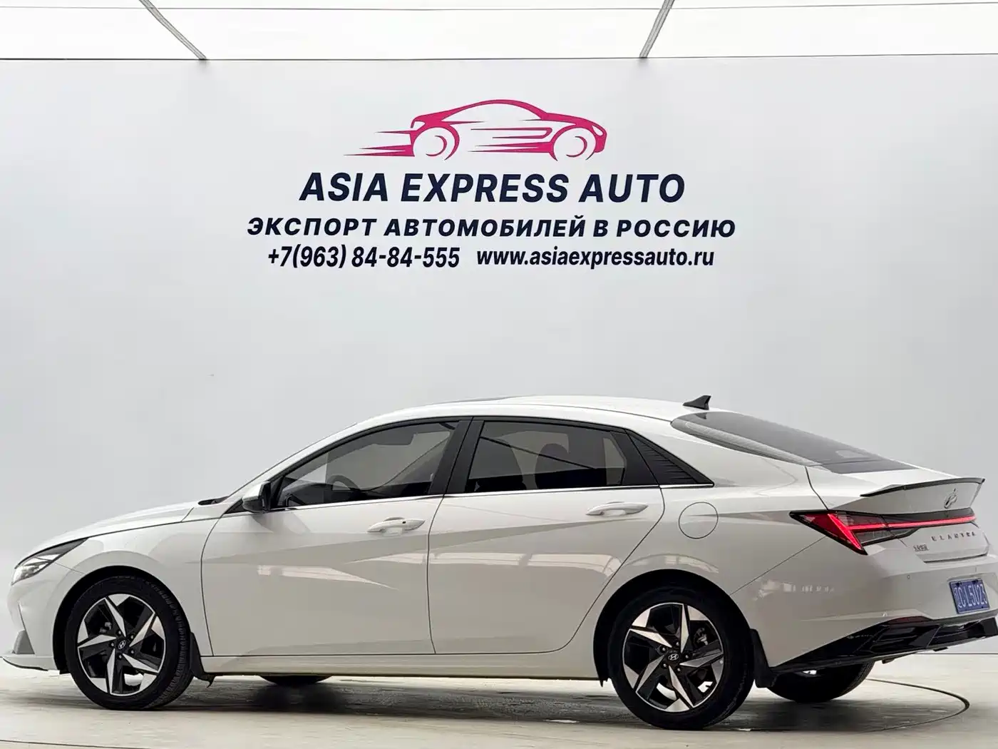 Hyundai Elantra 2022 1.5L CVT LUX Premium Edition фото 6
