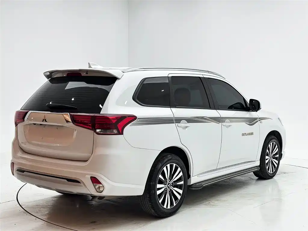 Mitsubishi Outlander 2021 2.0L 2WD Smooth Ride Version 5-Seater фото 6