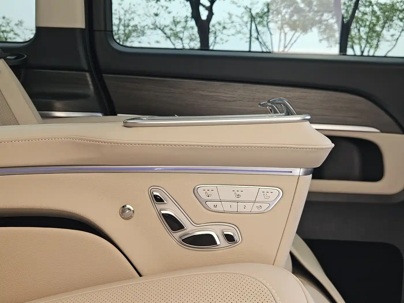 Mercedes-Benz V-Class 2024 V 300 L Long Wheelbase Luxury Edition фото 19