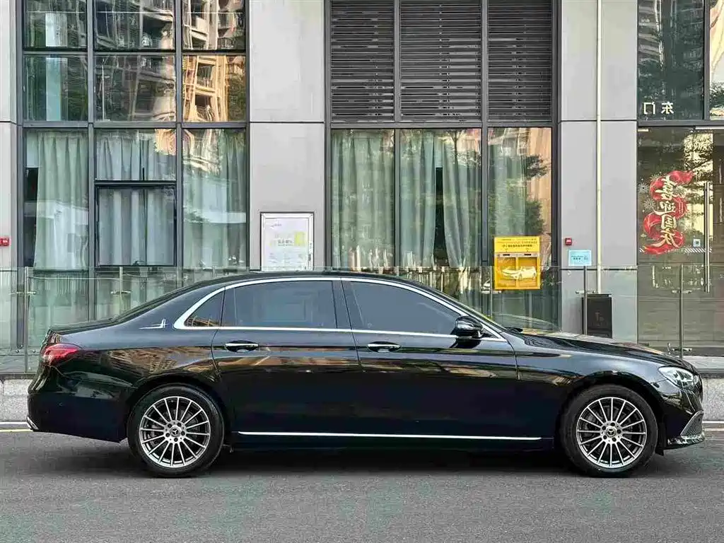 Фото 4 - Mercedes-Benz E-Class