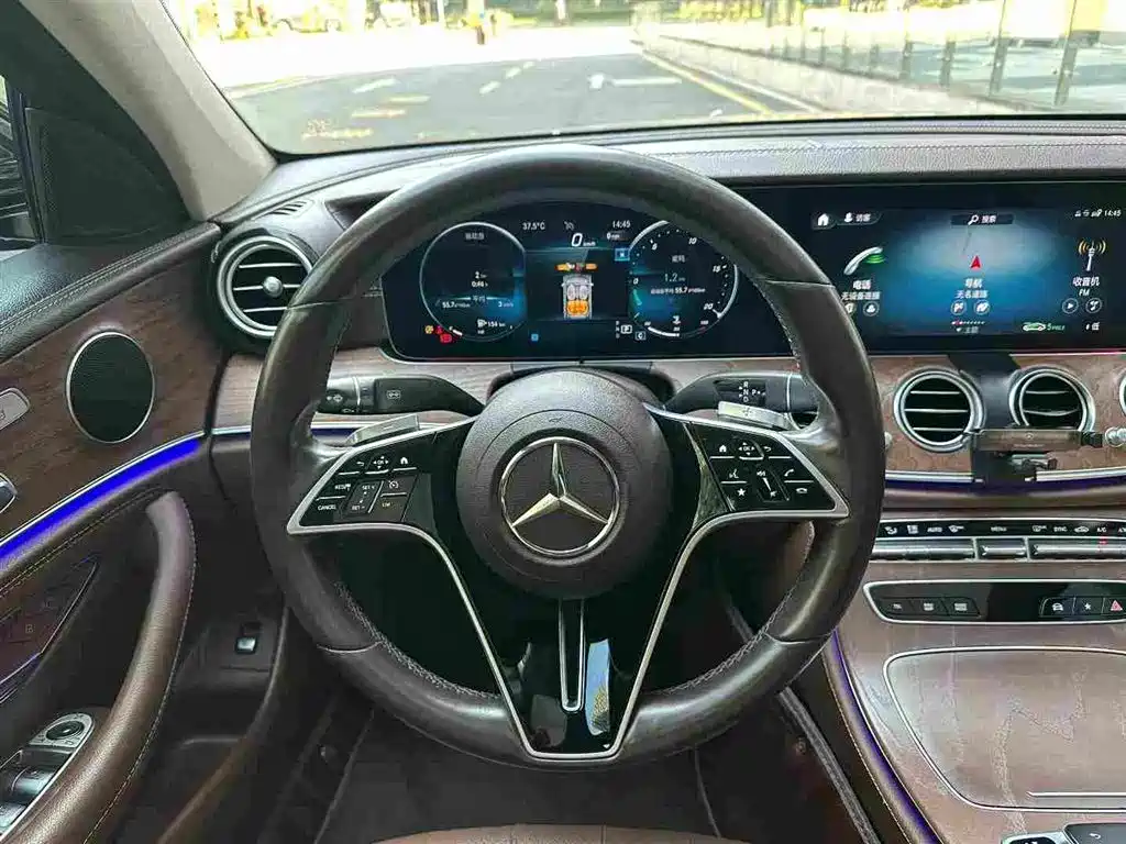 Фото 6 - Mercedes-Benz E-Class