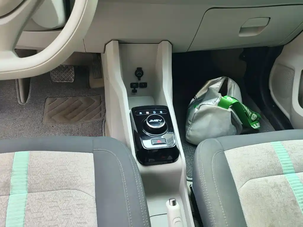 JMCG New Energy Yizhi EV3 2024 2024 Youth Edition 330KM Comfort