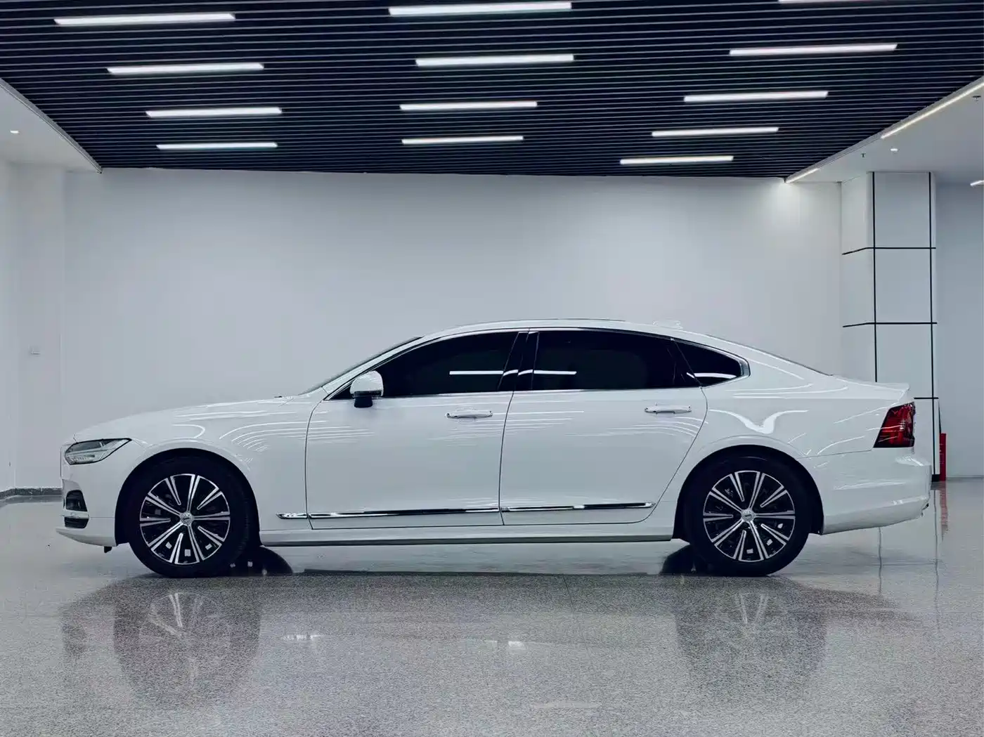 Фото 3 - Volvo S90