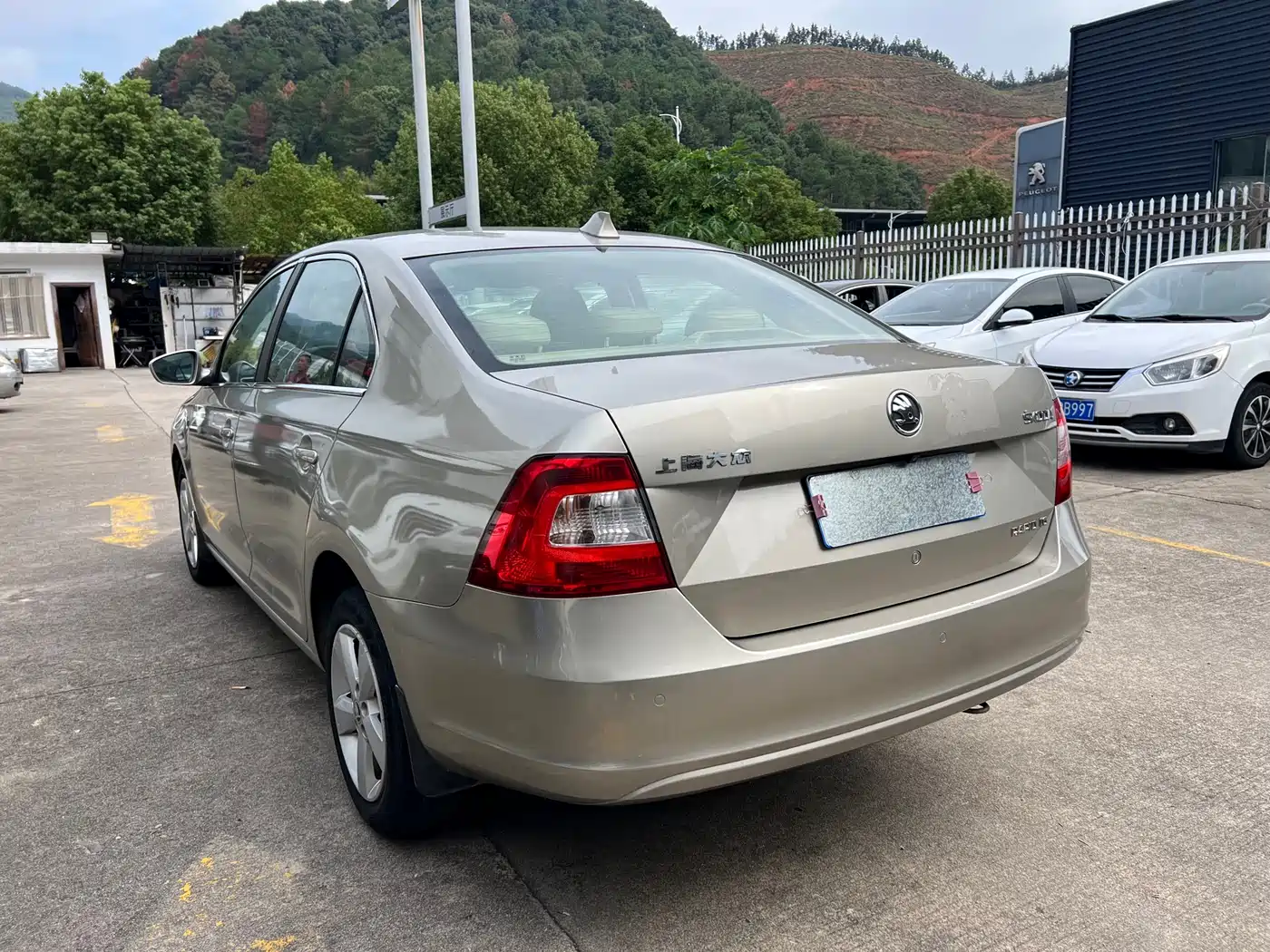 Škoda Rapid 2013 1.6L Manual Smart Selection фото 6