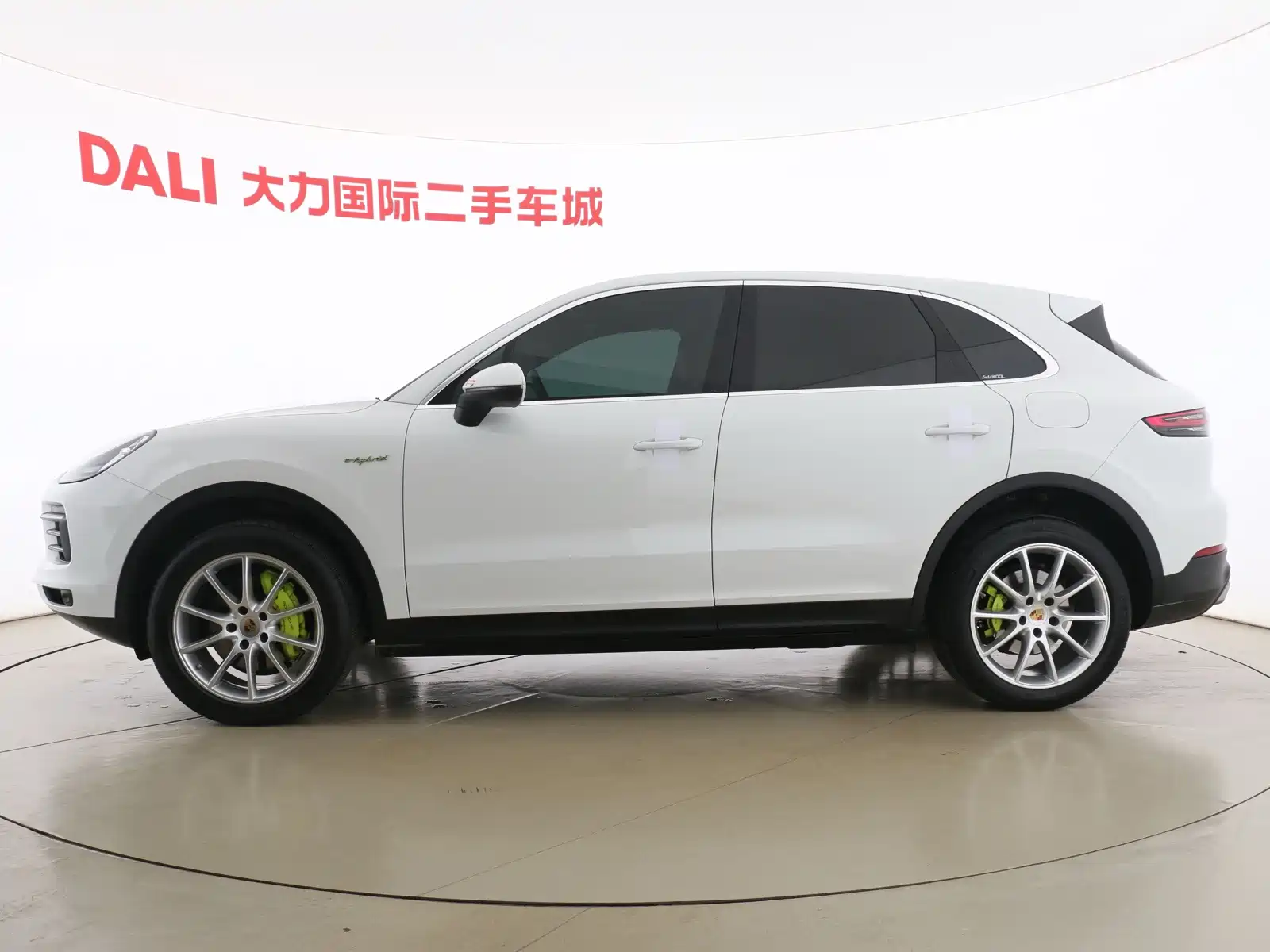 Photo 7 - Porsche Cayenne New Energy