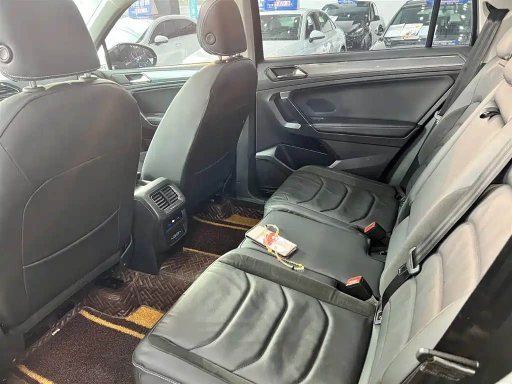 Volkswagen Tiguan L 2021 330TSI Automatic 2WD R-Line Premium фото 18