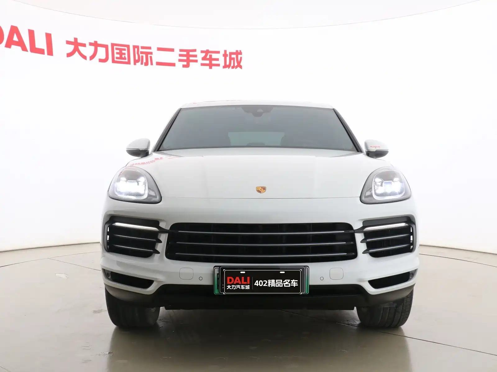 Photo 2 - Porsche Cayenne New Energy