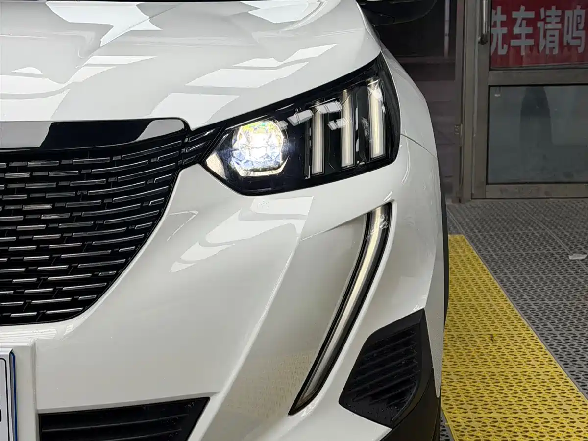 Photo 7 - Peugeot 2008