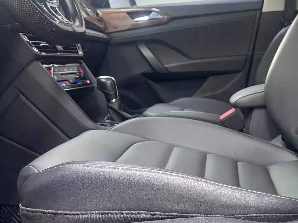 Volkswagen Tharu 2022 280TSI FWD Luxury Edition фото 14