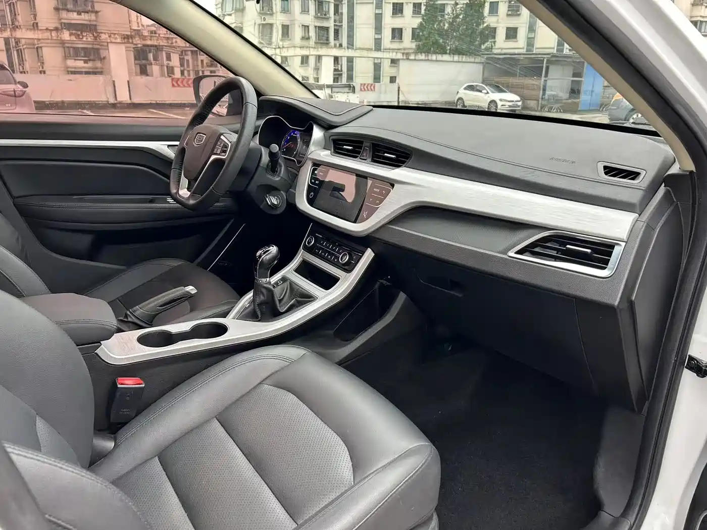 Photo 4 - Geely Vision