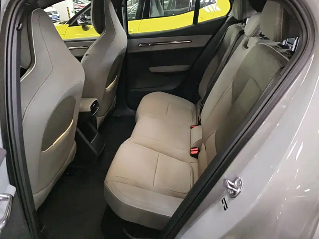 Volvo EX30 2024 2025 RWD Long Range Ultra