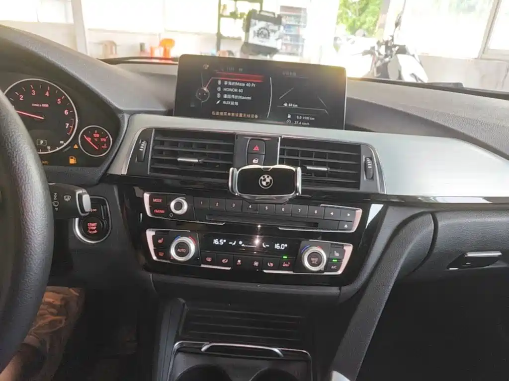 Photo 13 - BMW 3 Series