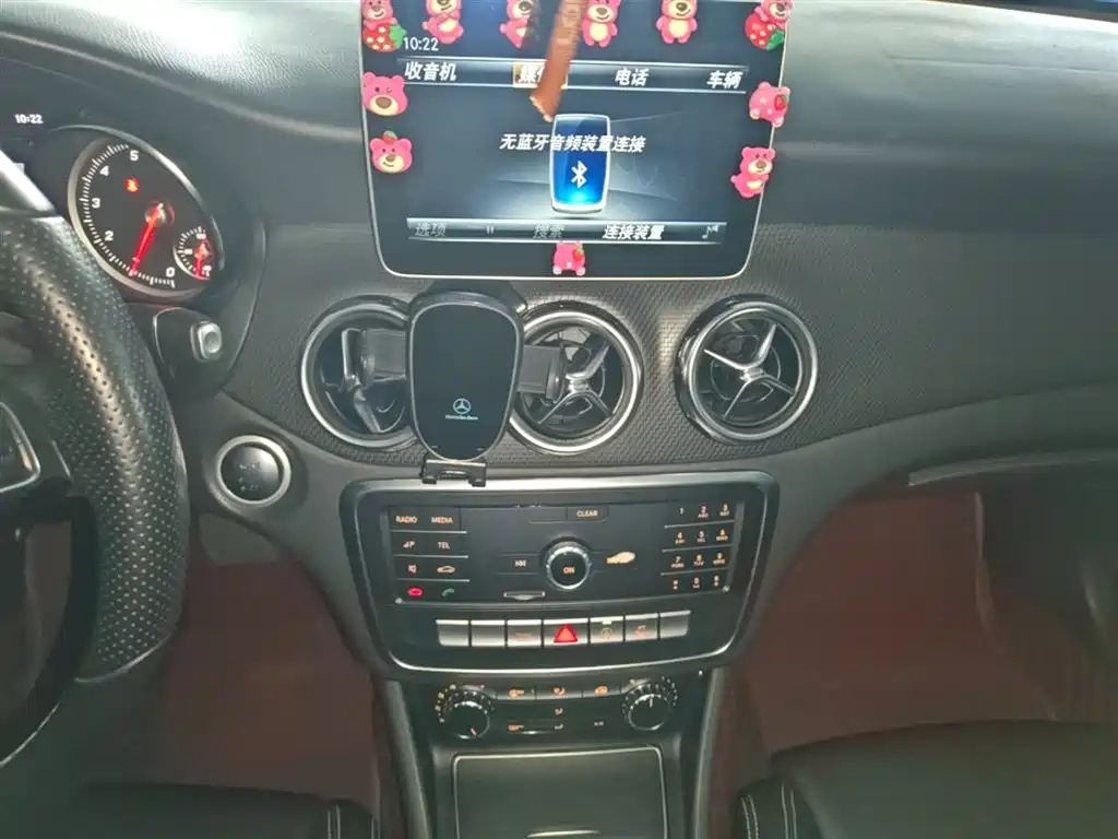 Mercedes-Benz GLA 2018 GLA 200 Dynamic фото 13