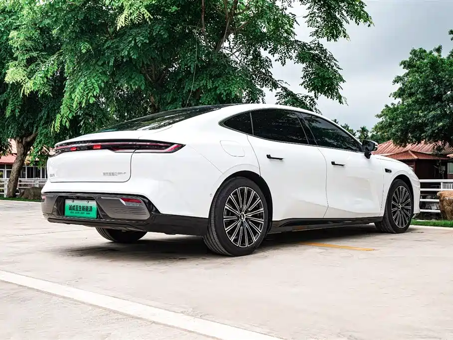 Geely Galaxy Galaxy Xingyao 8 2025 130km EM-P Starship Edition фото 6