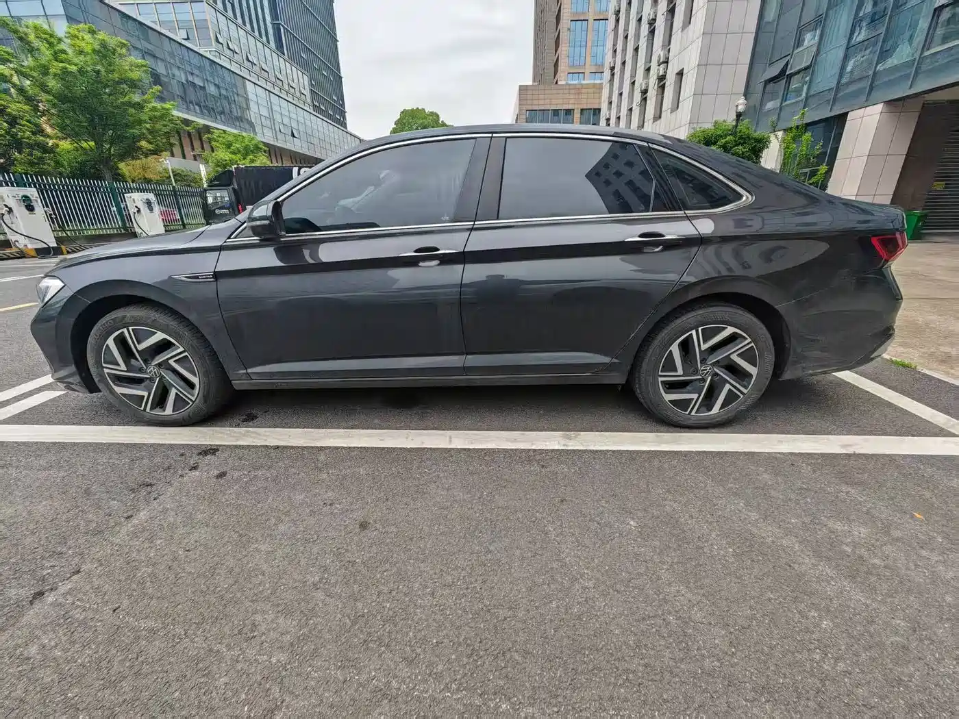 Volkswagen Sagitar 2023 300TSI DSG Surpassing Edition фото 8