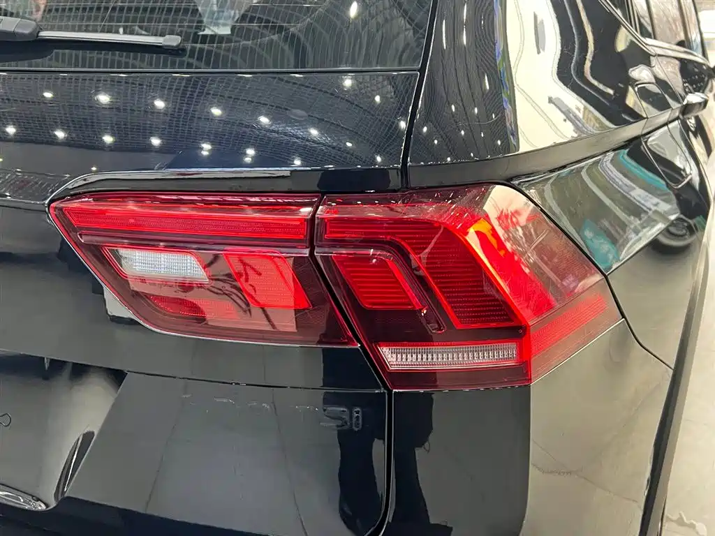 Volkswagen Tiguan L 2021 330TSI Automatic 2WD R-Line Premium фото 9