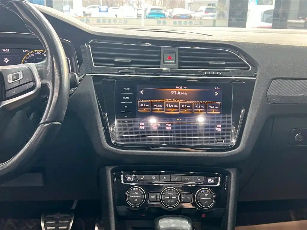 Volkswagen Tiguan L 2021 330TSI Automatic 2WD R-Line Premium фото 16