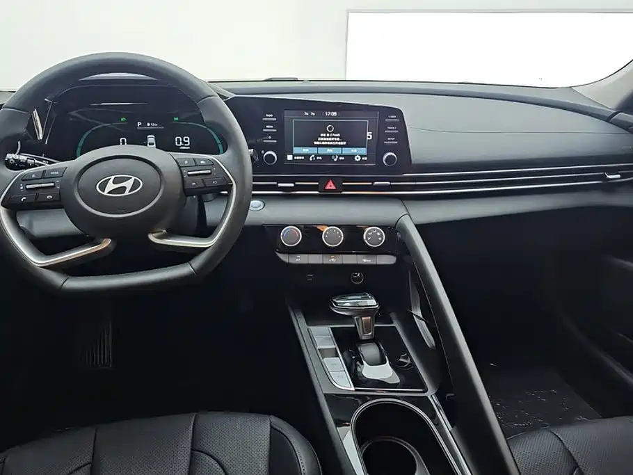 صورة 12 - Hyundai Elantra