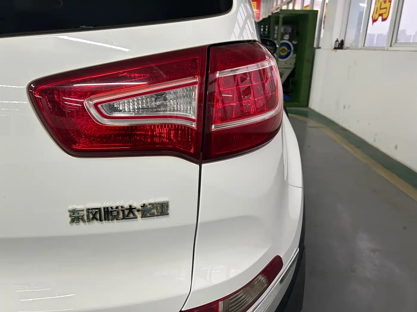 Kia Sportage 2011 2.0L Automatic 2WD Premium фото 12