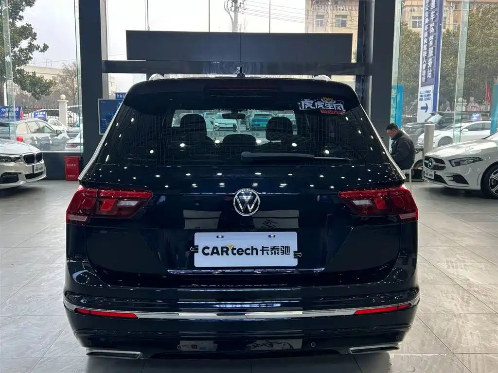 Volkswagen Tiguan L 2021 330TSI Automatic 2WD R-Line Premium фото 7