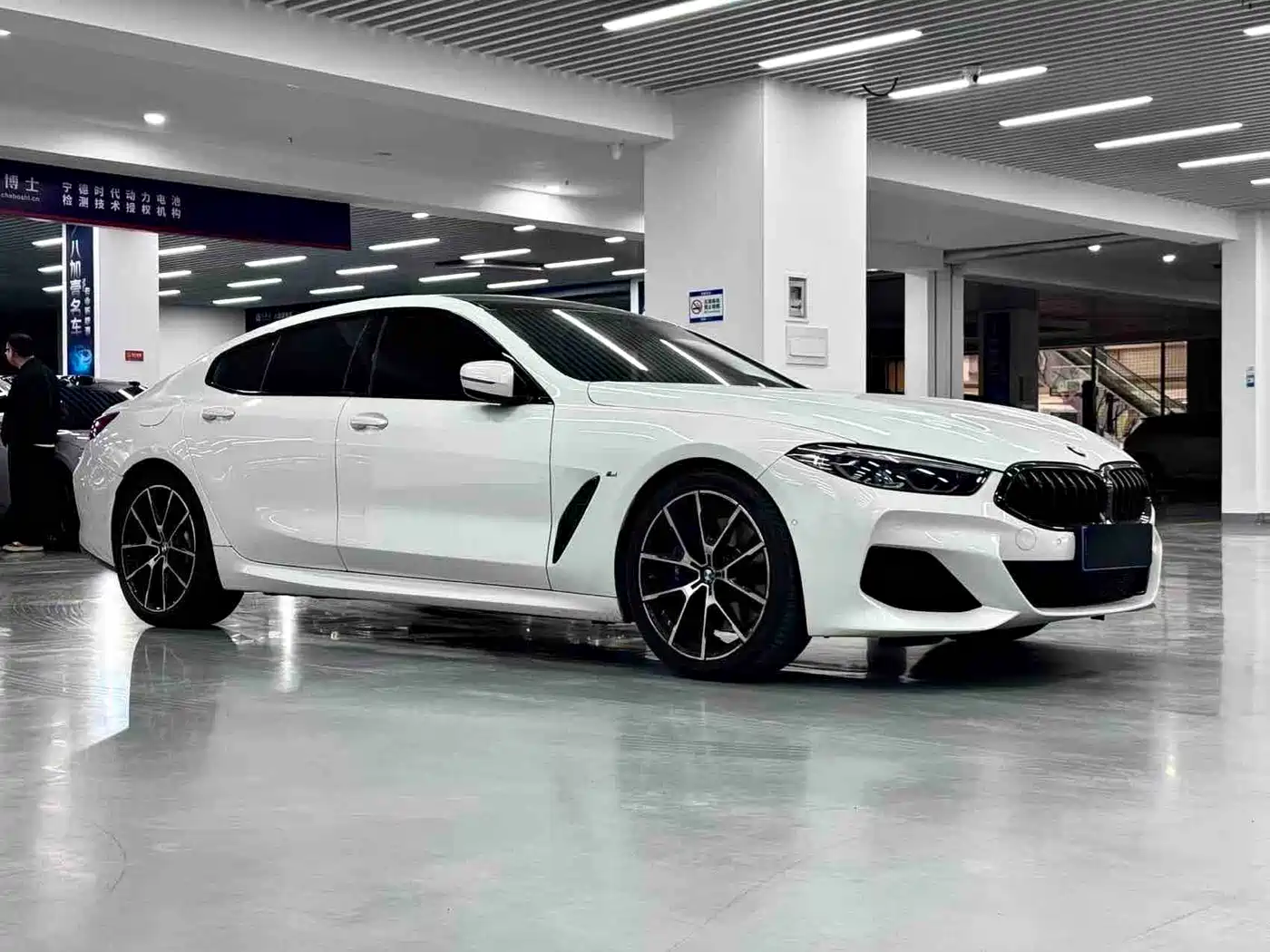 Фото 3 - BMW 8 Series