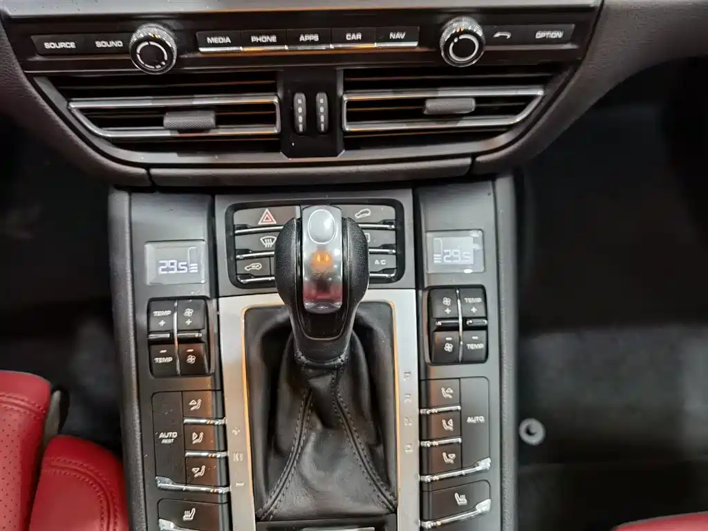 Porsche Macan 2021 Macan 2.0T фото 13