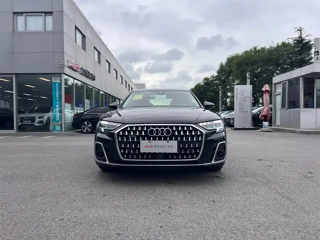 Audi A8 2025 A8L 45 TFSI quattro Luxury фото 3