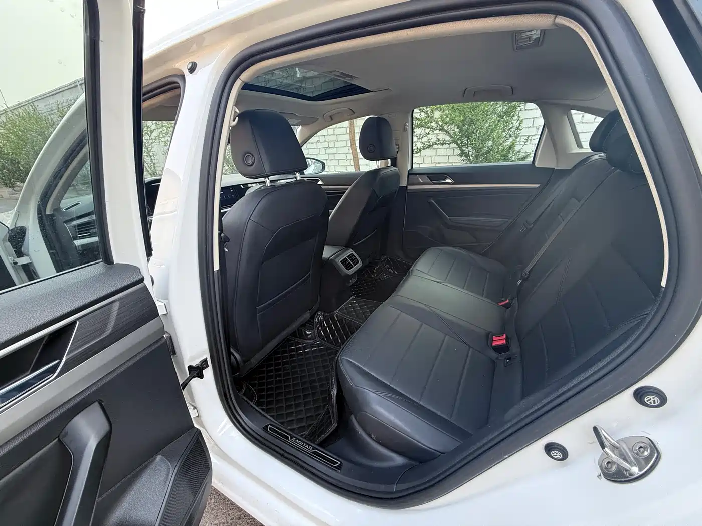 VOLKSWAGEN LAVIDA PURE ELECTRIC