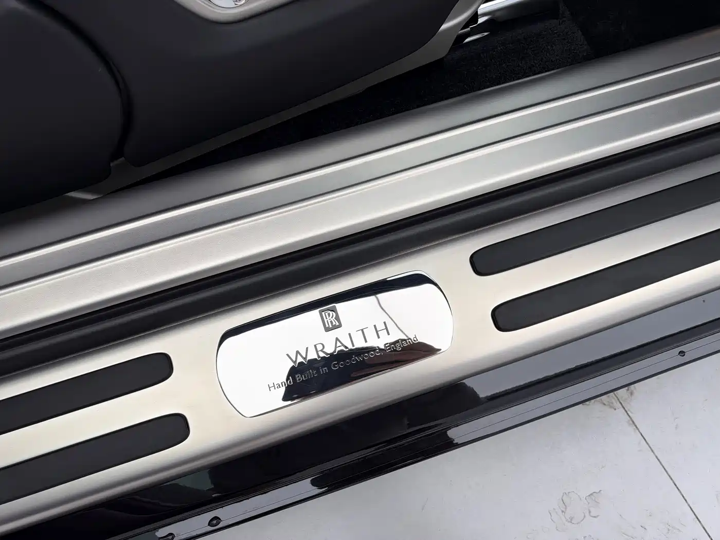 Rolls-Royce Wraith 2023 2021 Black Badge Neon Nights