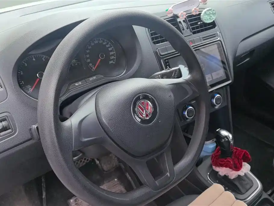 Volkswagen Polo 2016 1.4L Automatic Trend фото 15