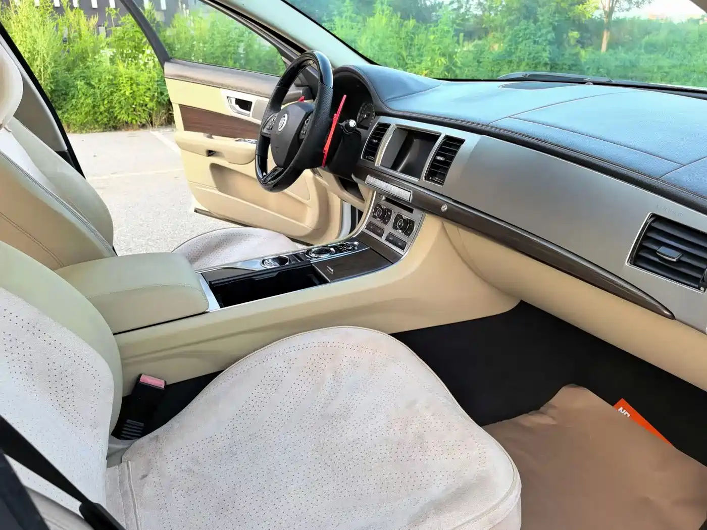 Jaguar XF 2013 2013 XF 2.0T Luxury Edition