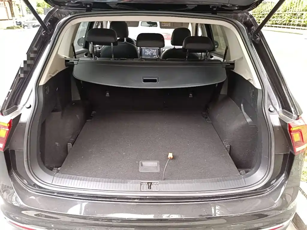 Photo 15 - Volkswagen Tiguan L
