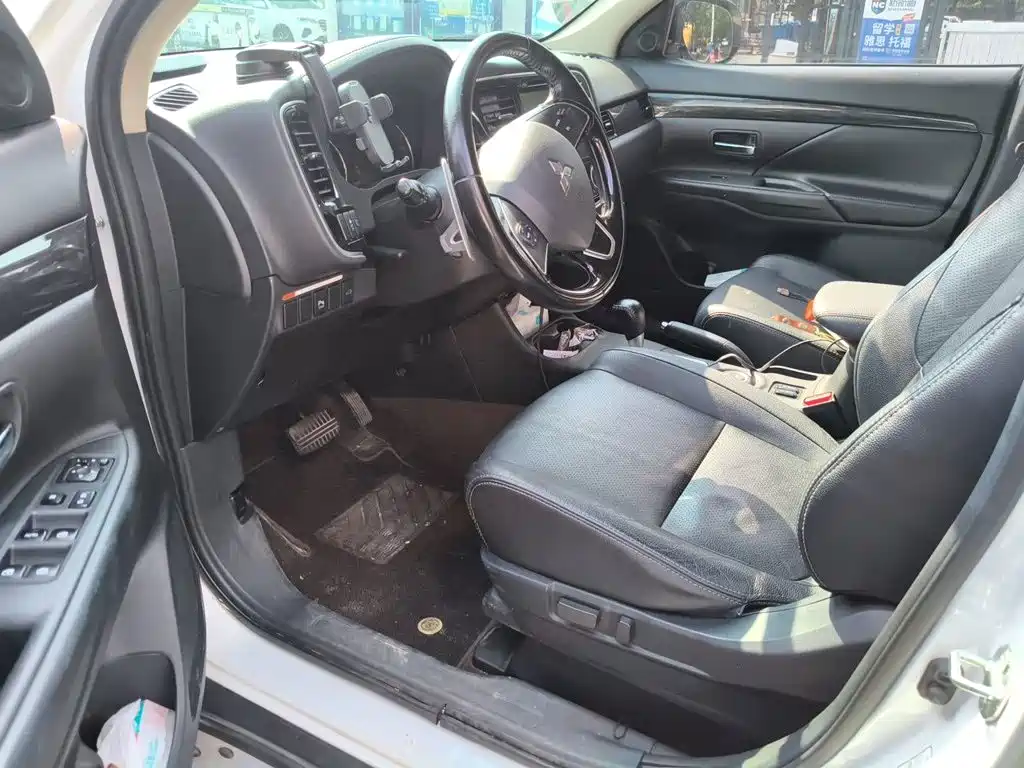 Mitsubishi Outlander (Import) 2016 2016 2.4L 4WD Elite 5-seater