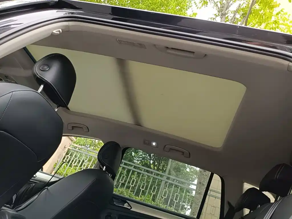 Photo 14 - Volkswagen Tiguan L