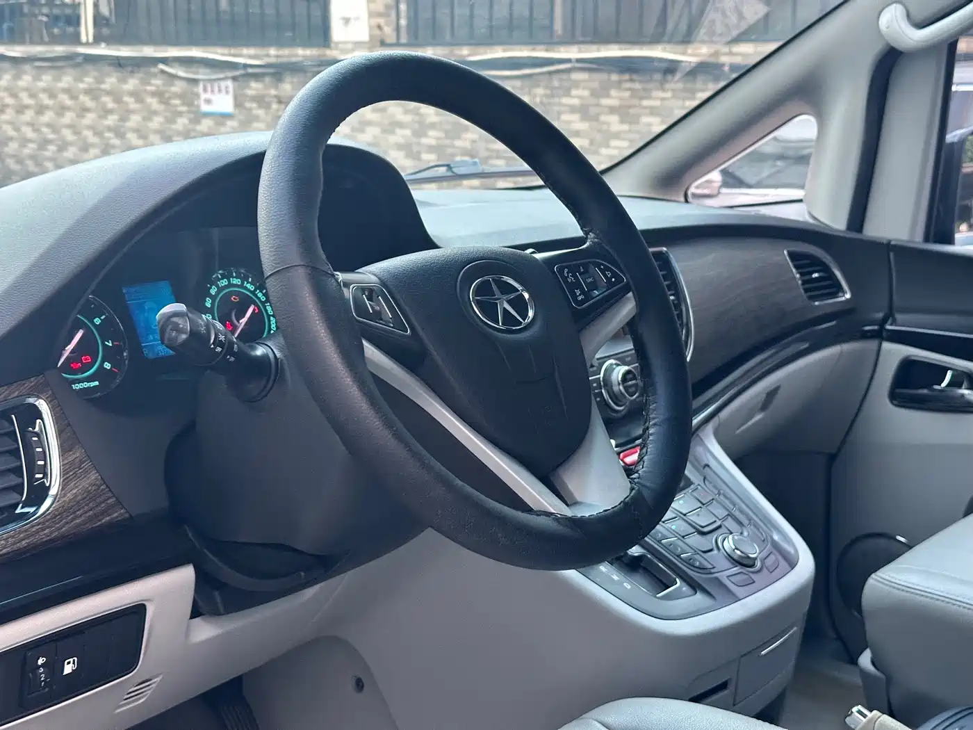 JAC Refine M5 2016 2014 Color Tour 2.0T Gasoline Automatic Business