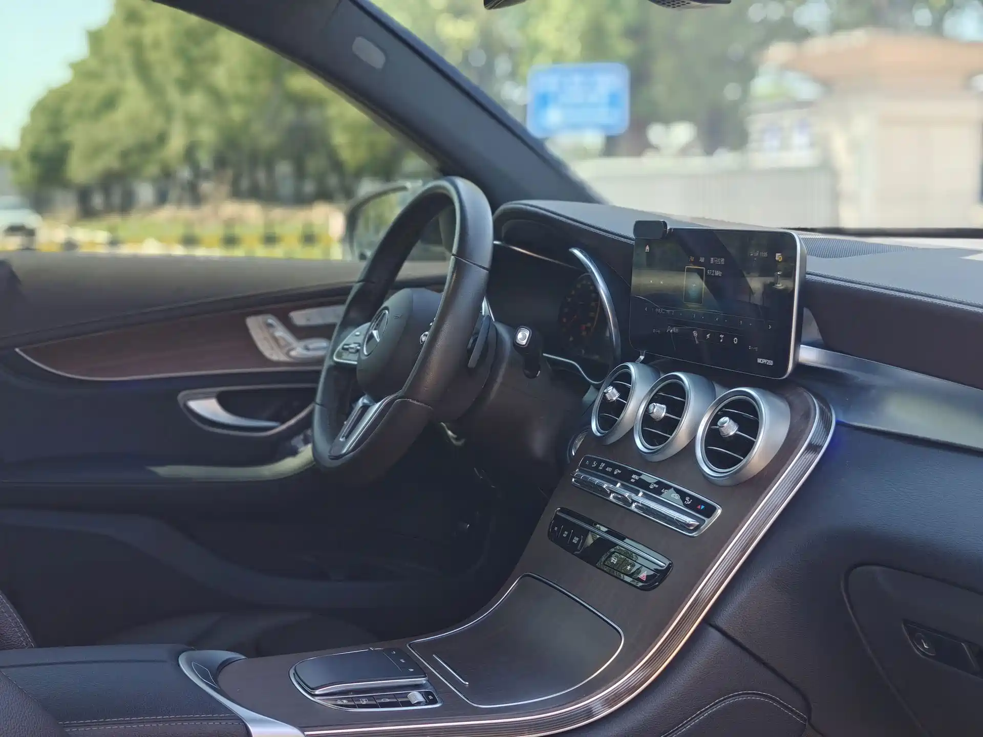 Фото 10 - Mercedes-Benz GLC