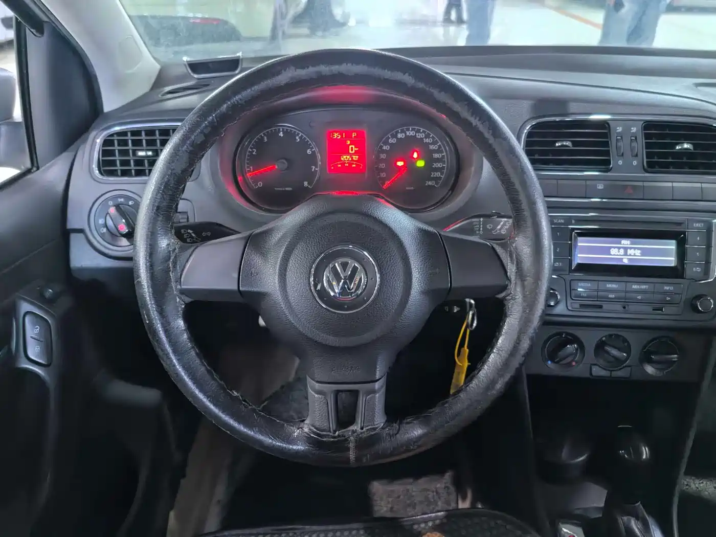Volkswagen Polo 2013 1.6L Automatic Comfort Edition фото 7