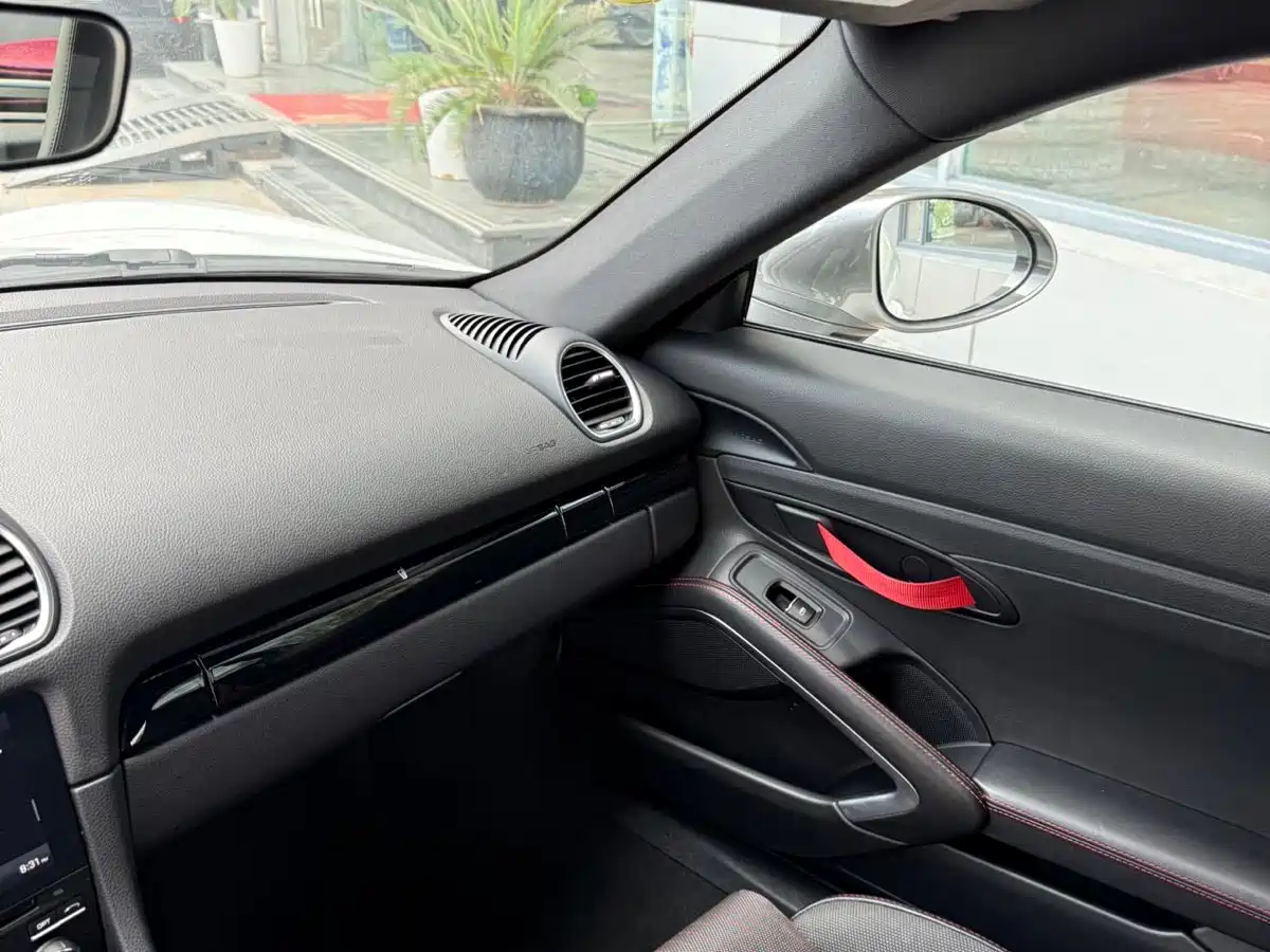 Photo 19 - Porsche 718