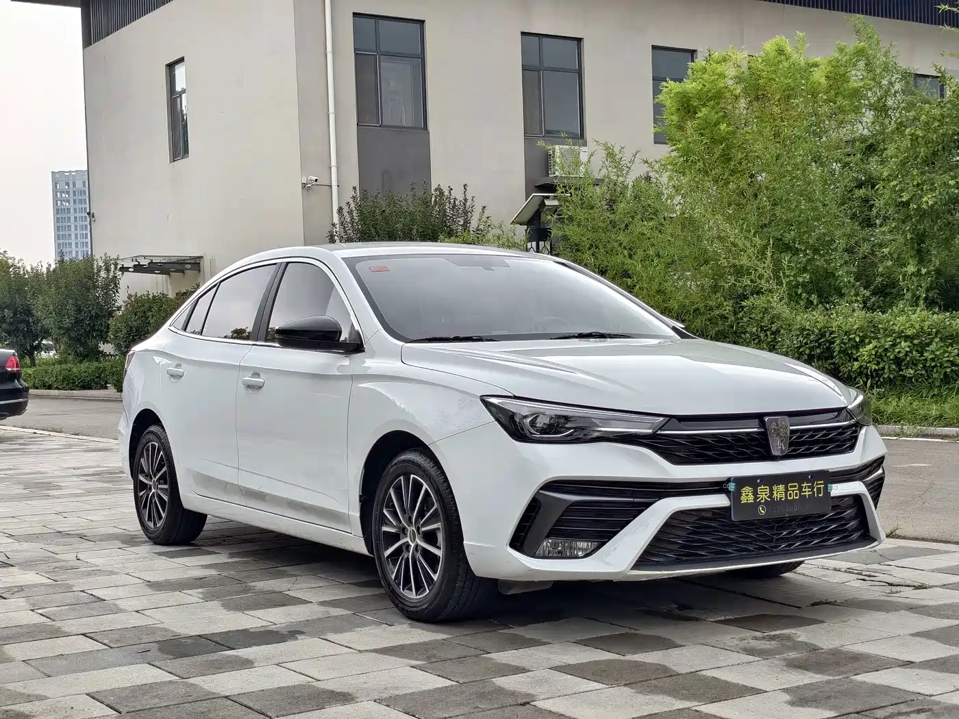 Фото 2 - Roewe i5