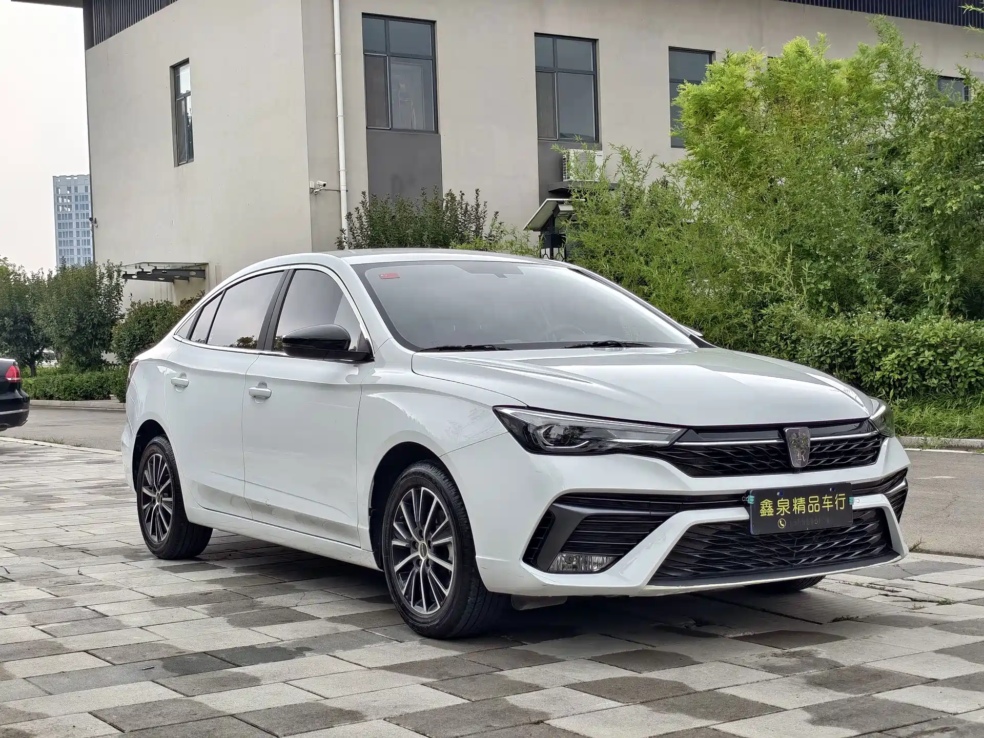 صورة 2 - Roewe i5