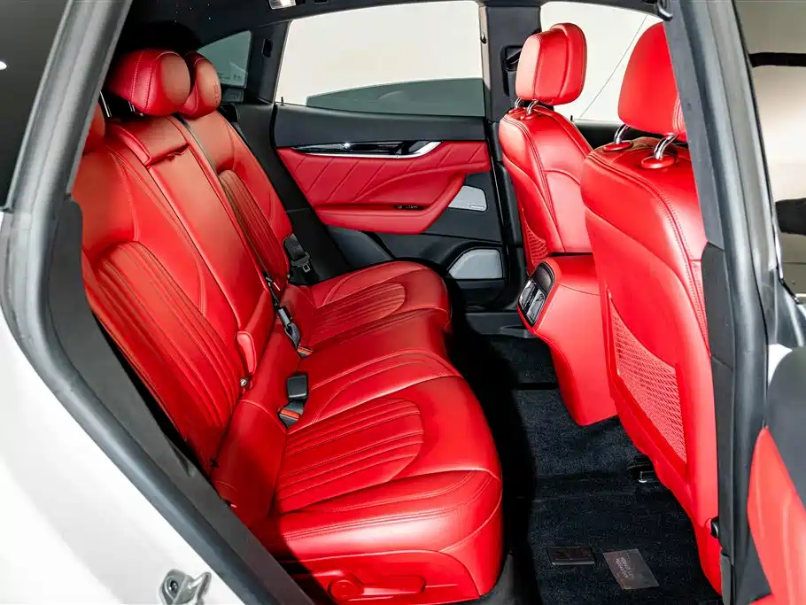Photo 20 - Maserati Levante