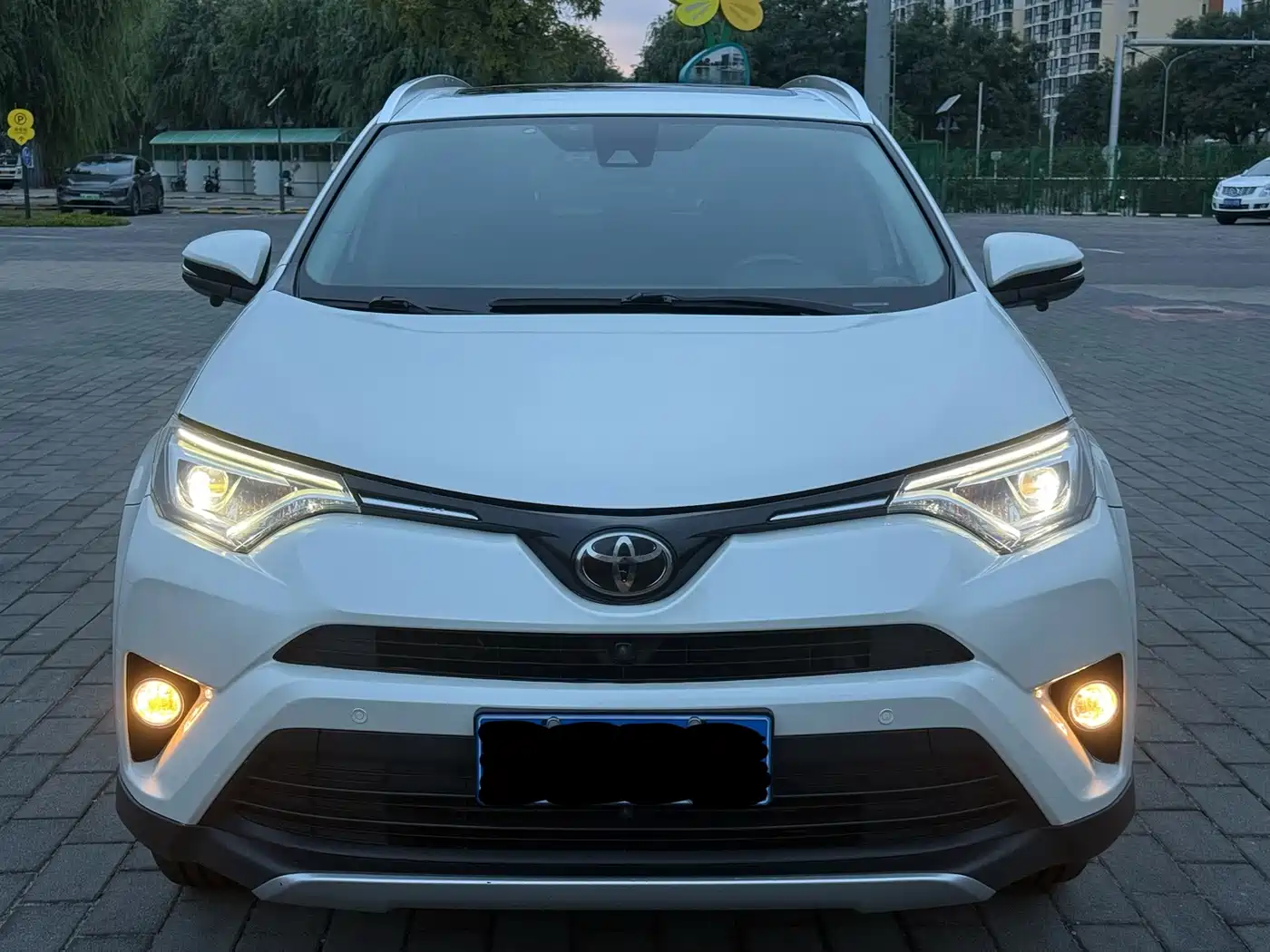 Фото 2 - Toyota RAV4