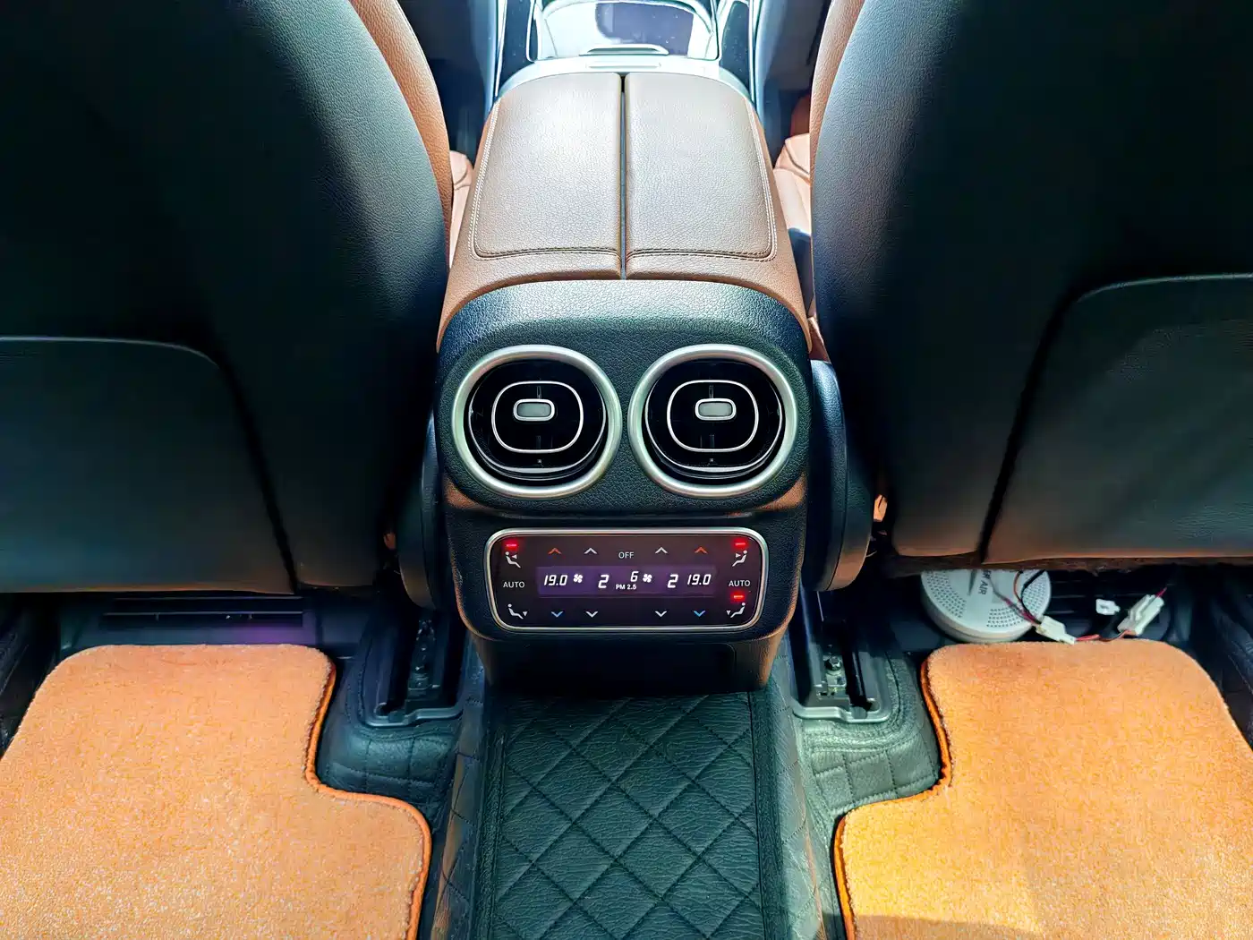 Mercedes-Benz GLC 2023 Facelift GLC 260 L 4MATIC Sport 7-Seater фото 12
