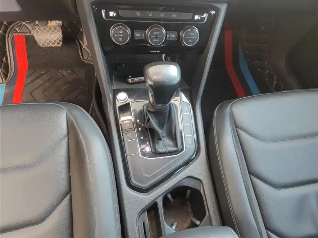 Volkswagen Tiguan L 2017 330TSI Automatic 2WD Comfort Edition фото 14