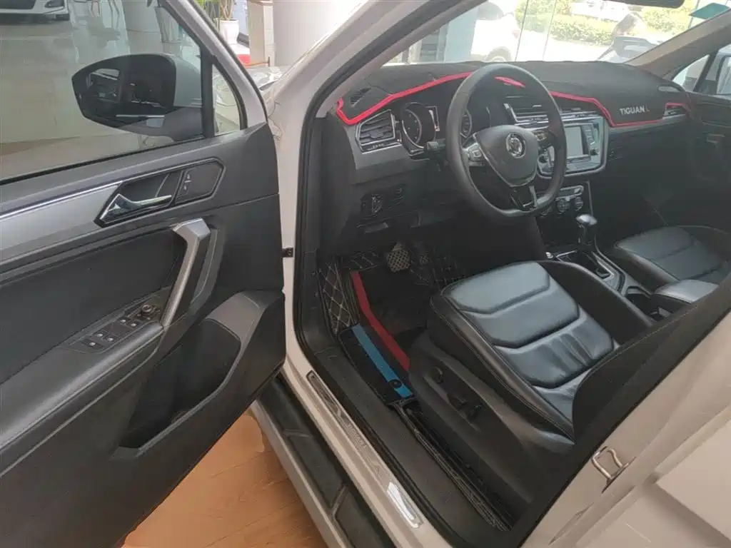 Volkswagen Tiguan L 2017 330TSI Automatic 2WD Comfort Edition фото 16