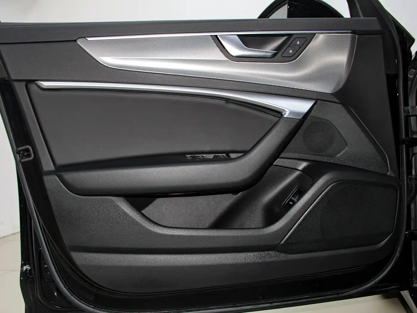 Audi A6L 2021 40 TFSI Luxury Sport фото 17