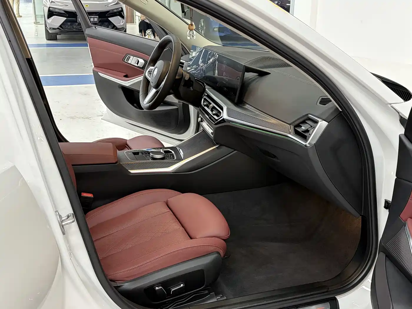 BMW i3 2024 eDrive 35 L фото 9