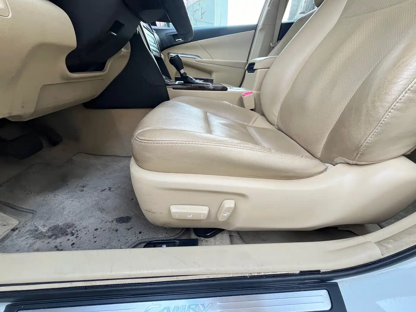 Toyota Camry 2016 2.0G 10th Anniversary Leading Edition фото 12