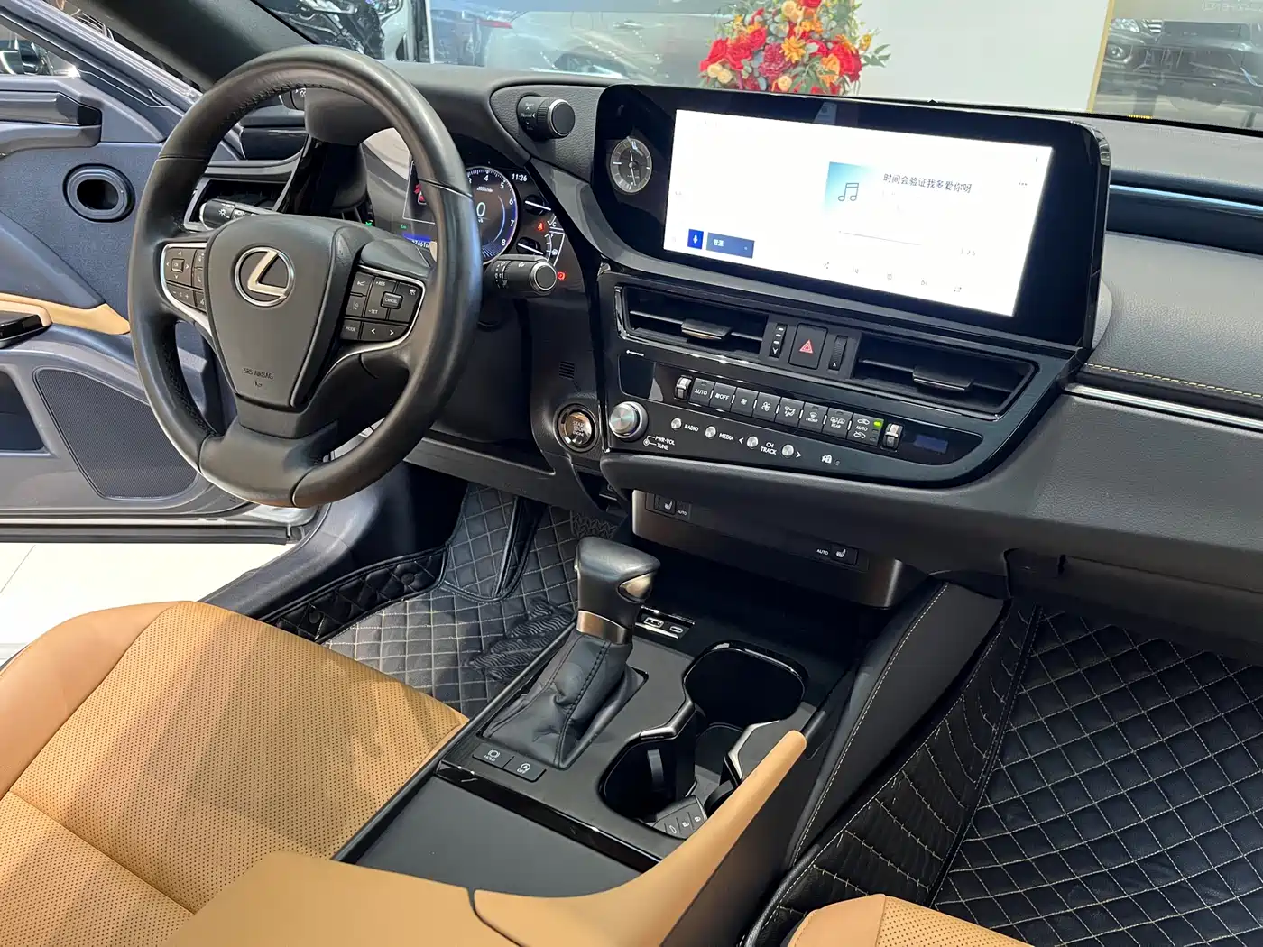 Lexus ES 2023 200 Excellence Edition фото 20