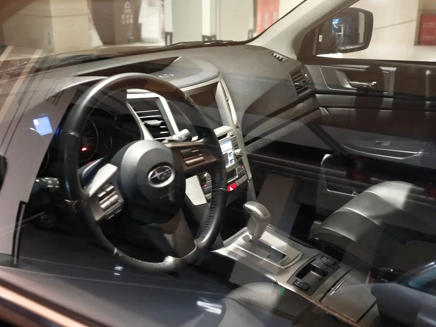 Subaru Outback 2012 2.5i Luxury Navigation Edition фото 33